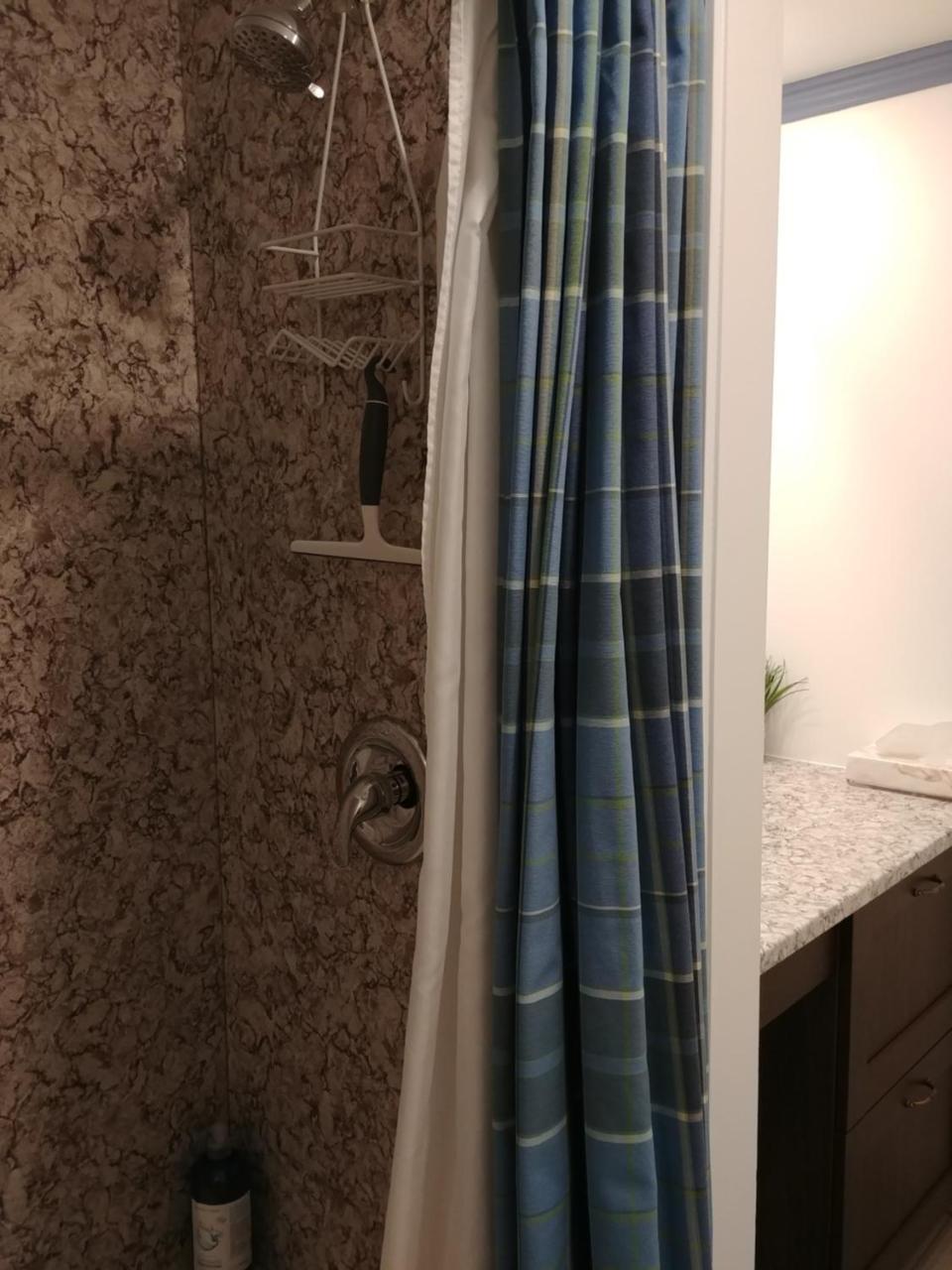 3 Bedrooms 3 Beds Near Metro -2 Parking Free Montréal Dış mekan fotoğraf