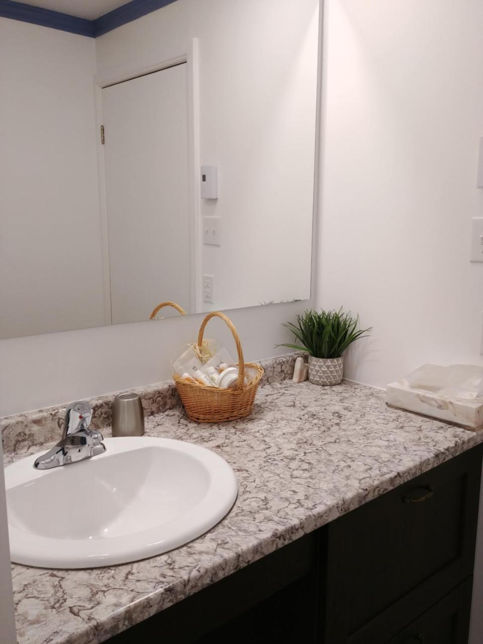 3 Bedrooms 3 Beds Near Metro -2 Parking Free Montréal Dış mekan fotoğraf